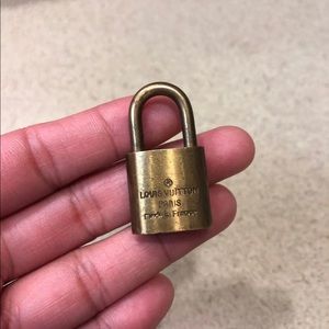 Louis Vuitton lock no key